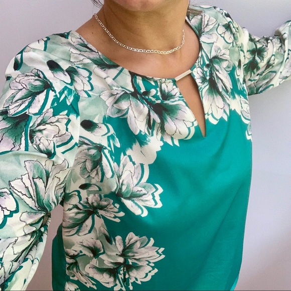 Jennifer Lopez Tops - Jennifer Lopez green emerald  floral blouse